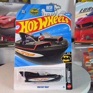 Hot Wheels 1966 Batboat Batman Classic TV 107/250 Carded
